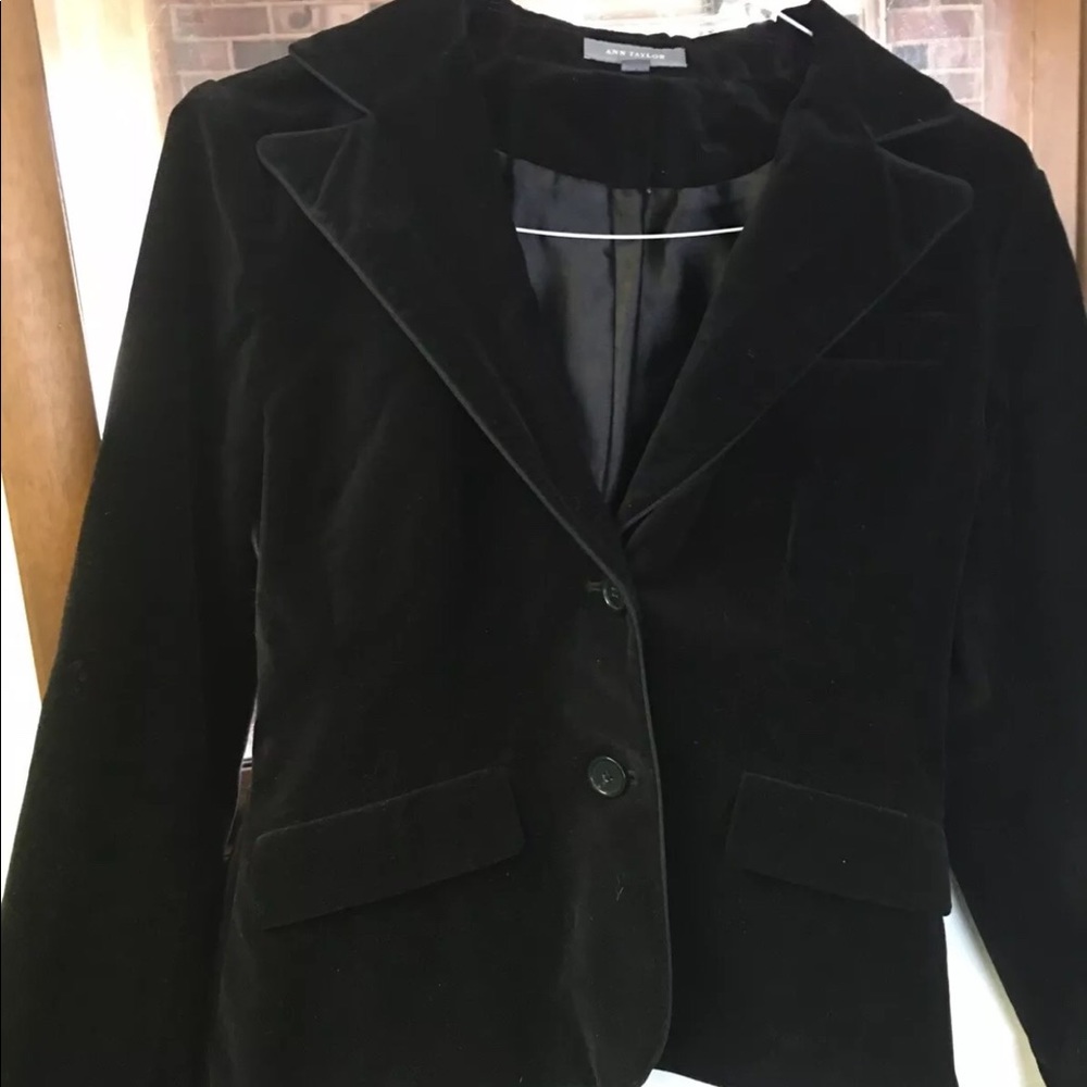 Ann Taylor velvet jacket size 6